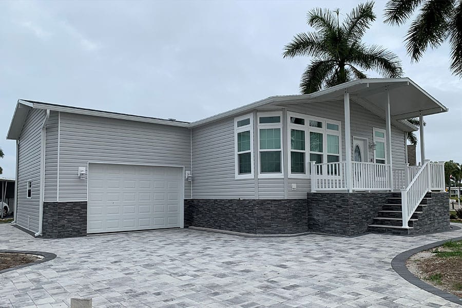 Exterior view of a manufactured home in Florida